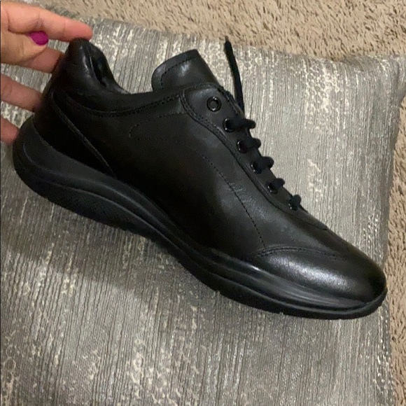 Prada leathers shoes - Picture 2 of 9